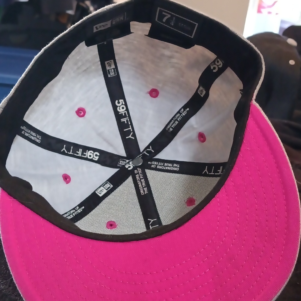Kidrobot hat - Picture 4 of 4